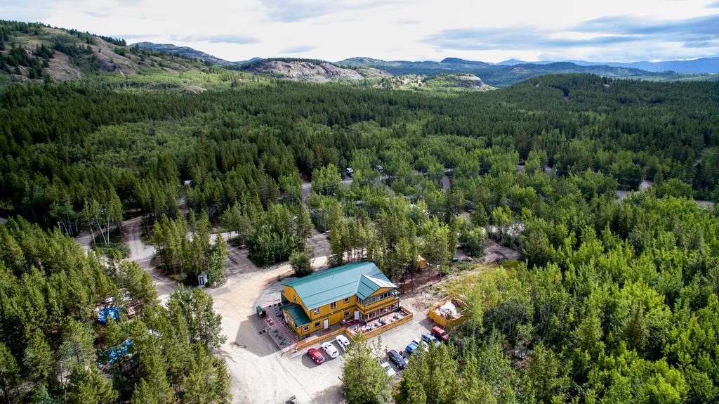 Hot Springs Campground & Hostel Upper Laberge Eksteriør billede