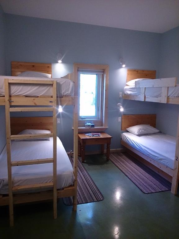 Hot Springs Campground & Hostel Upper Laberge Værelse billede