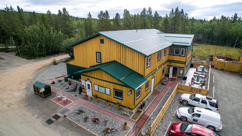 Hot Springs Campground & Hostel Upper Laberge Eksteriør billede